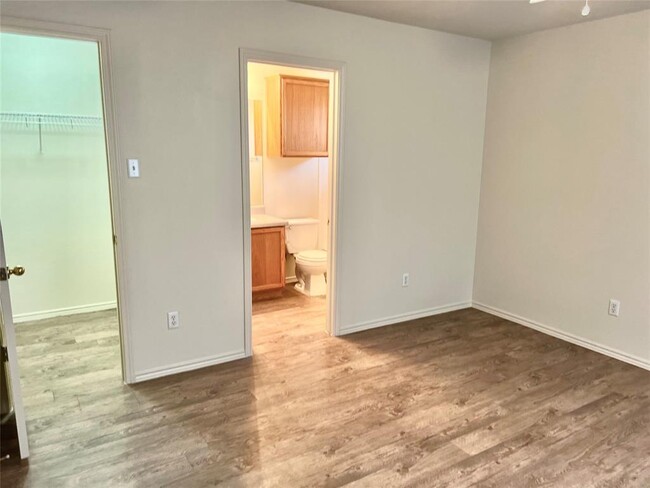 Building Photo - 804 Palo Duro Dr