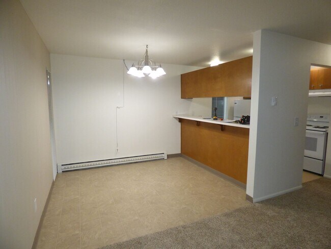 Building Photo - Rent Special: 1/2 Off May's Rent!! - Upstairs 2 Bedroom Unit