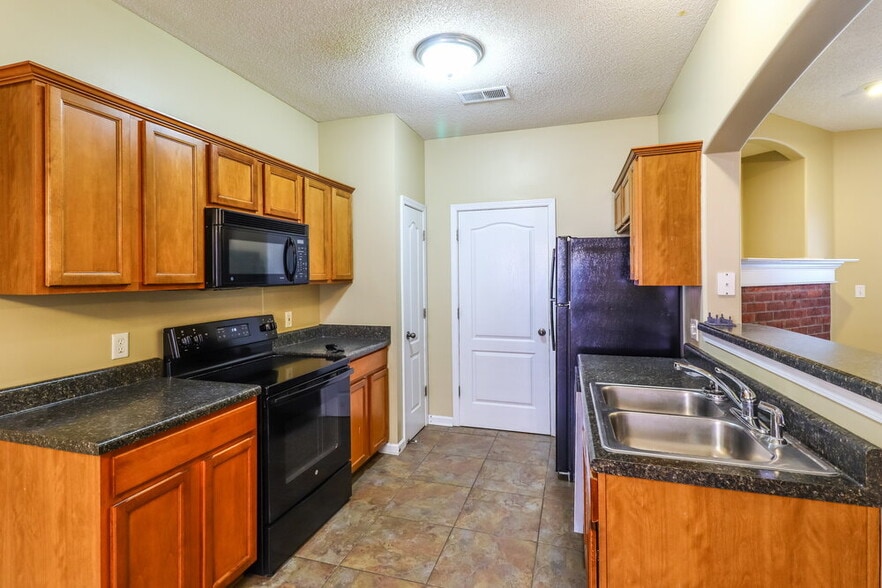 Building Photo - 10203 Sterling Ridge Dr
