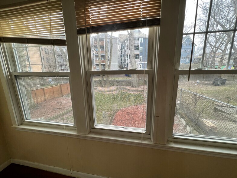 Building Photo - 45 Mozart St