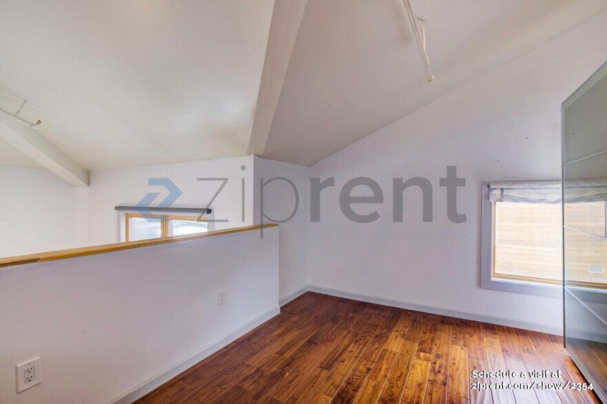 Building Photo - Unit 214