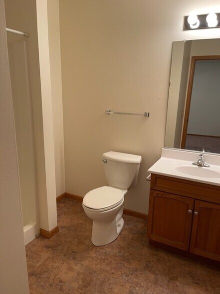 Building Photo - 3413 Oak Knoll Dr