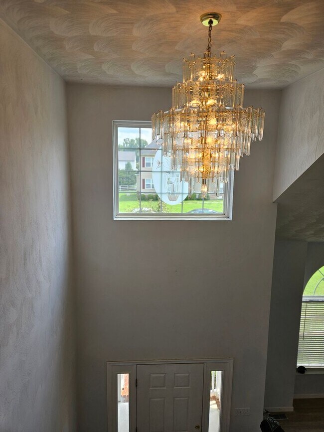 Building Photo - Newly Renovated Two-Story 4BR/2.5BA Home -...