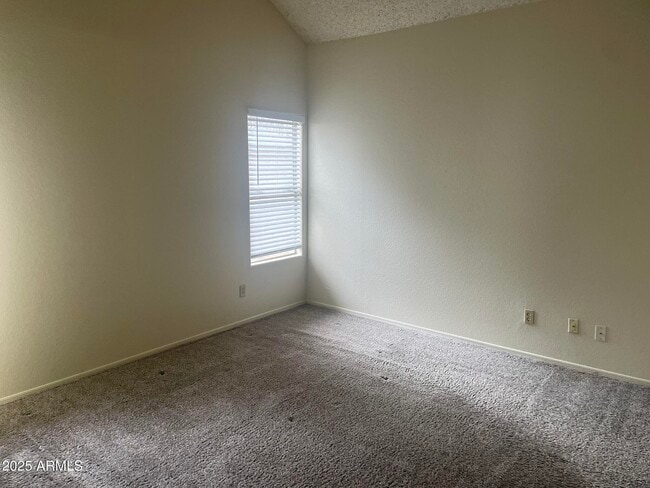 Building Photo - 441 S Maple