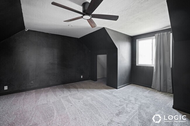 Building Photo - 5155 Saguaro Dr