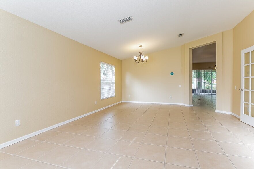 Building Photo - 2350 Meadow Oak Cir