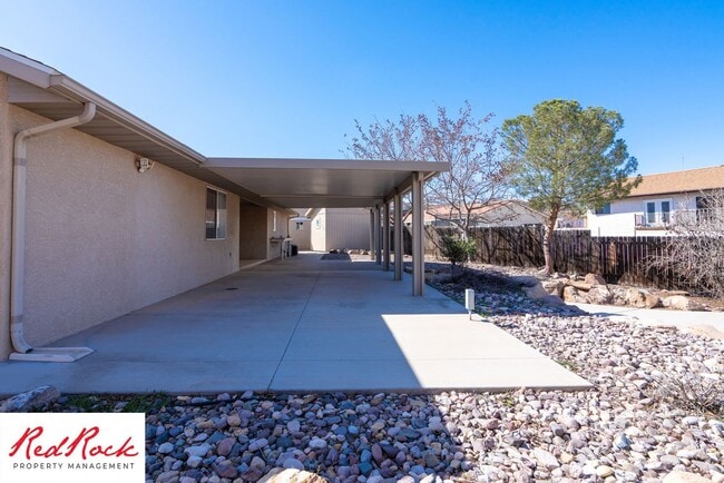 Building Photo - Spacious 3 Bedroom Single-Level Home in Bloomington Hills