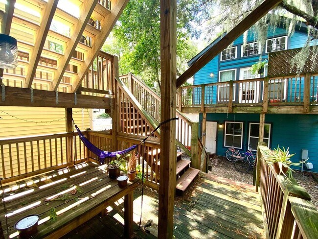 Building Photo - 211 W 38th St