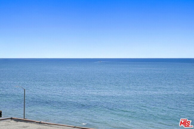 Building Photo - 18004 Coastline Dr