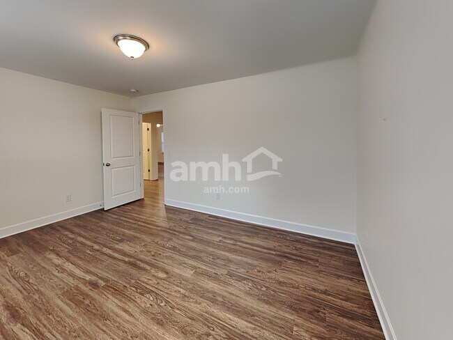 Building Photo - 3024 Esquire Dr