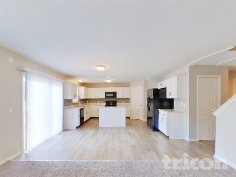 Building Photo - 6612 Smithfield Dr