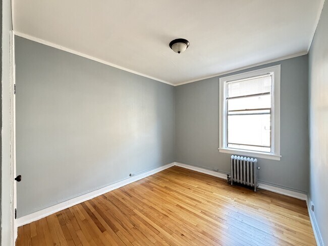Building Photo - 1371 W Estes Ave