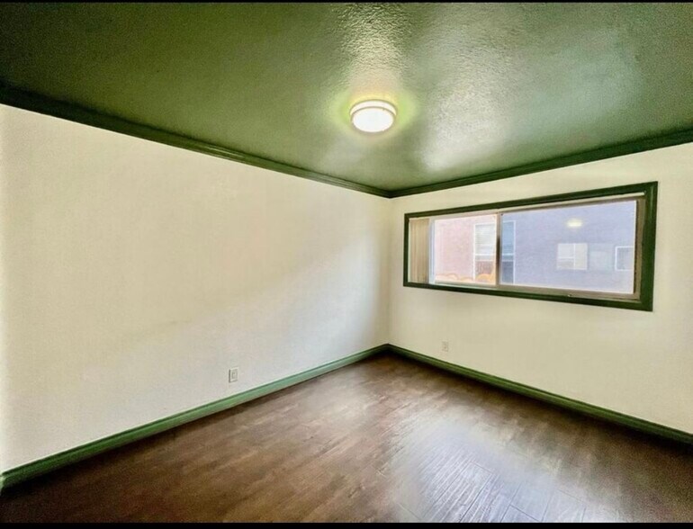 Building Photo - 615 9th St