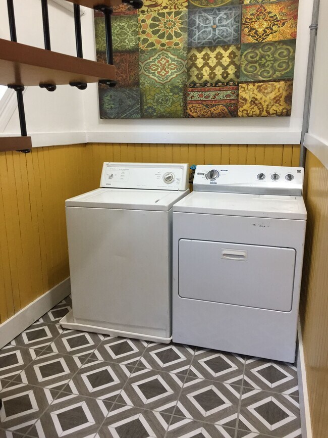 Laundry room (private) - 40 Saragossa St