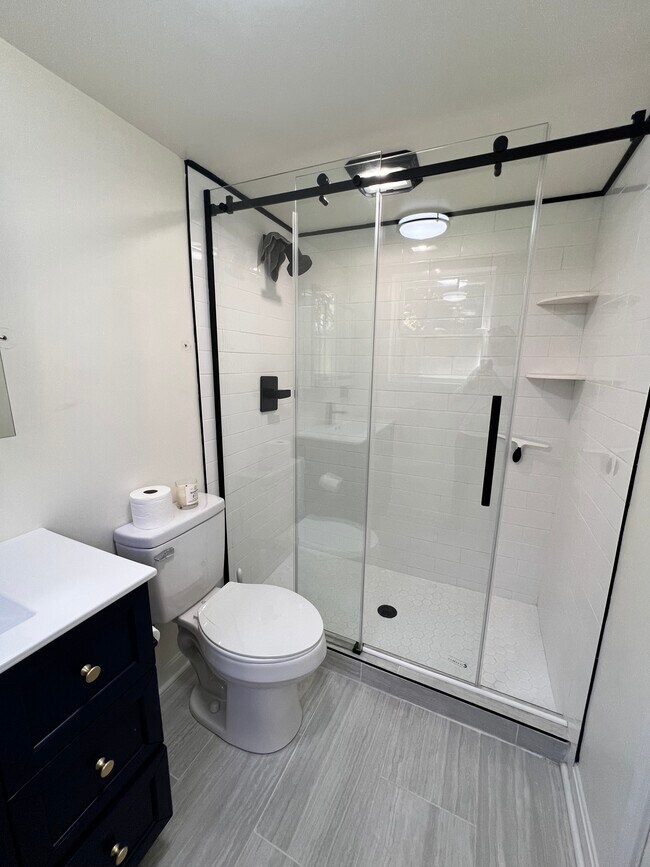 Building Photo - 680 Overland St