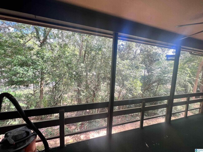 Building Photo - 3101 Lorna Rd