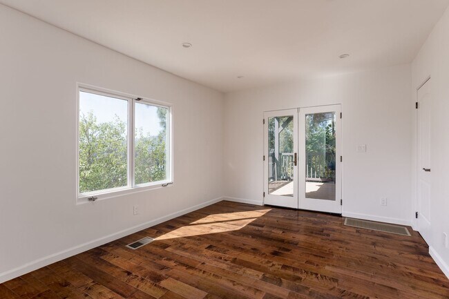 Building Photo - Charming Spanish Style Home in Silver Lake...
