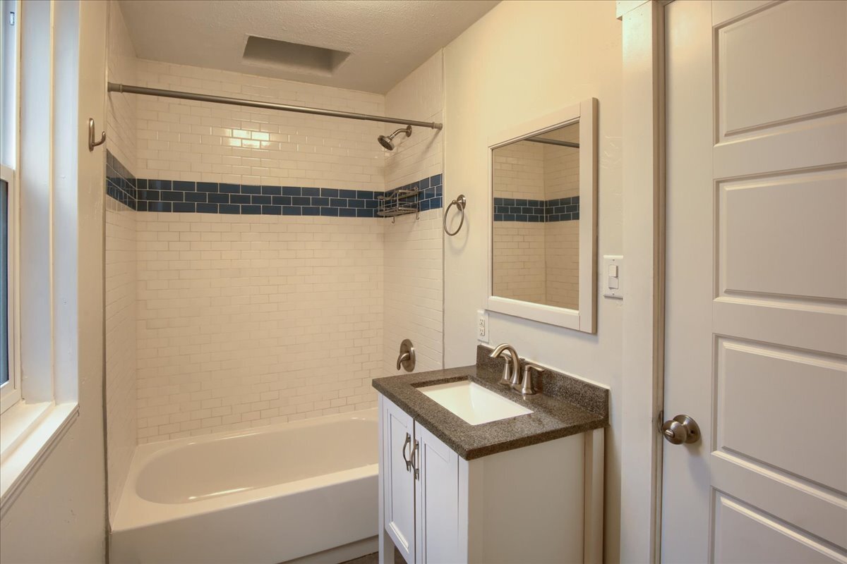 Building Photo - 159 W Paxton Ave