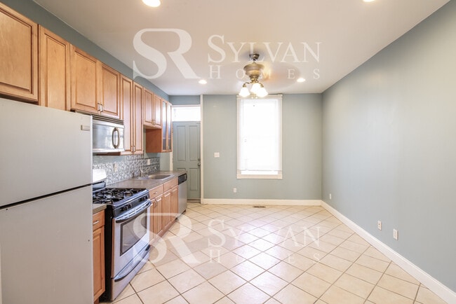 Building Photo - Where Charm Meets Comfort