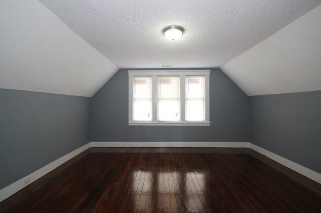 Building Photo - 168 Chatham St