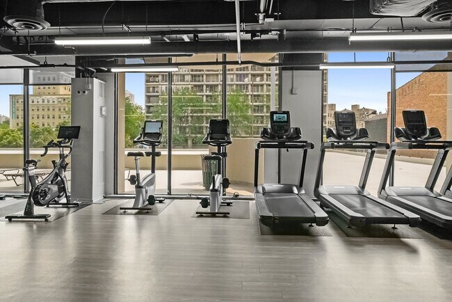 Building Photo - 2020 N Lincoln Park W