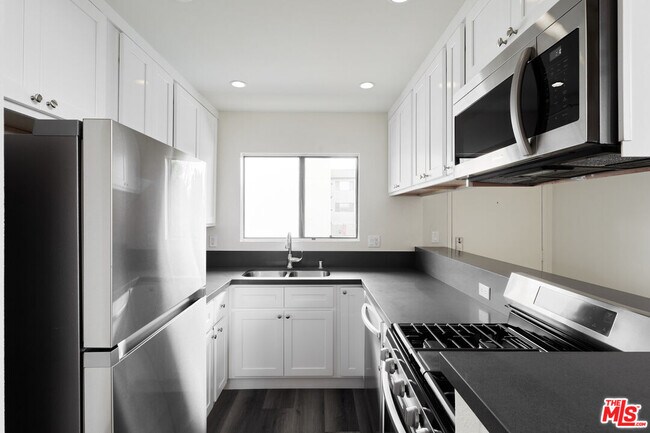 Building Photo - 6212 Fulton Ave