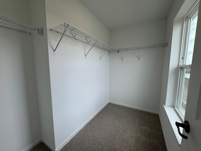 Building Photo - 14942 S McCarthy Cir