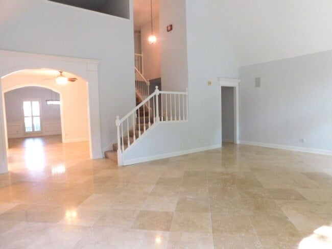 Building Photo - Expansive Unfurnished Spanish Wells Home Available for Rent