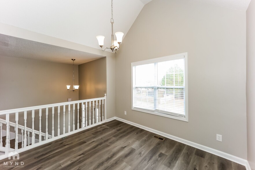 Building Photo - 17 Richmond Dr