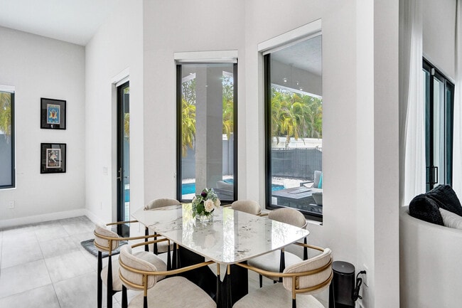 Building Photo - 5663 Brookfield Cir