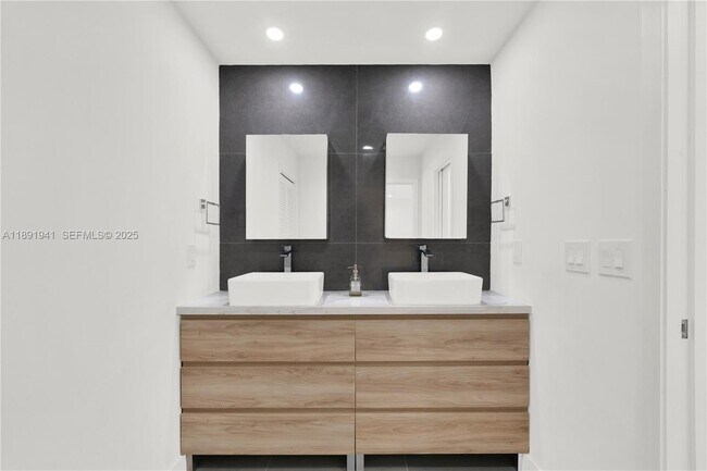 Building Photo - 1769 Wa Kee Na Dr