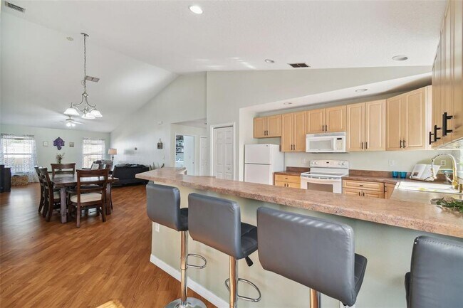 Building Photo - 5840 Mariposa Dr