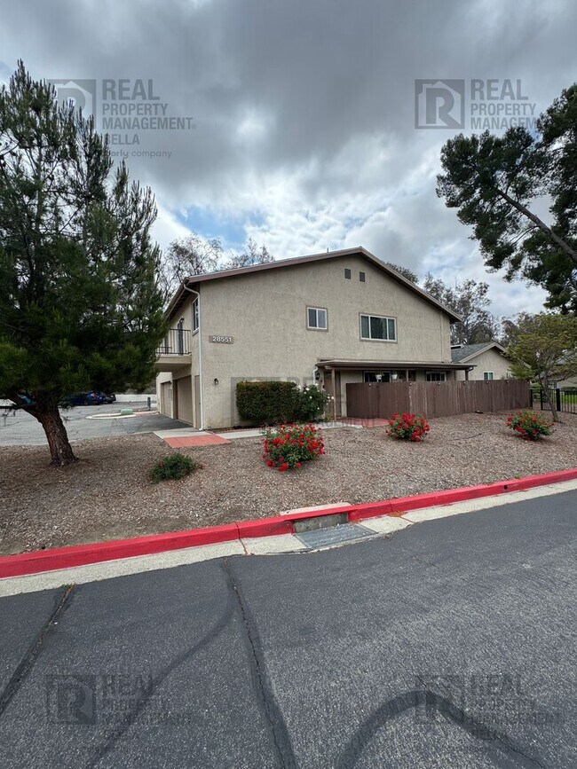 Building Photo - Charming 2-Bed, 2-Bath Condo in the Heart ...