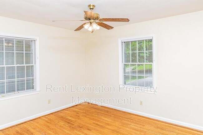 Building Photo - 657 Montclair Dr