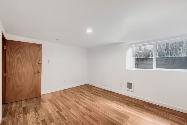 Building Photo - 4315 5th Ave NE