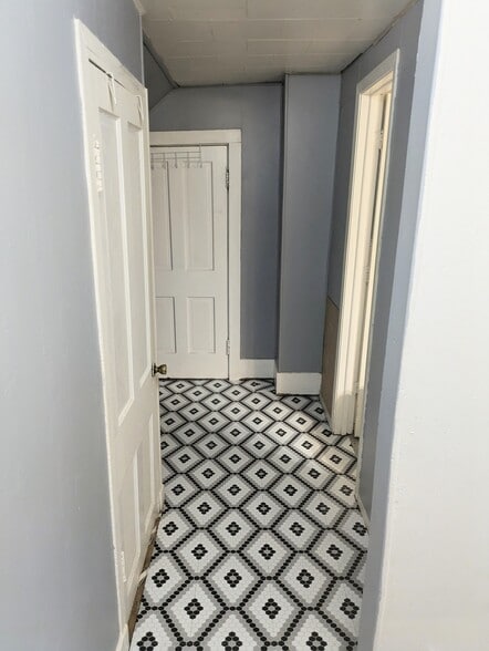 Upstairs hallway - 1410 Hamilton St SW