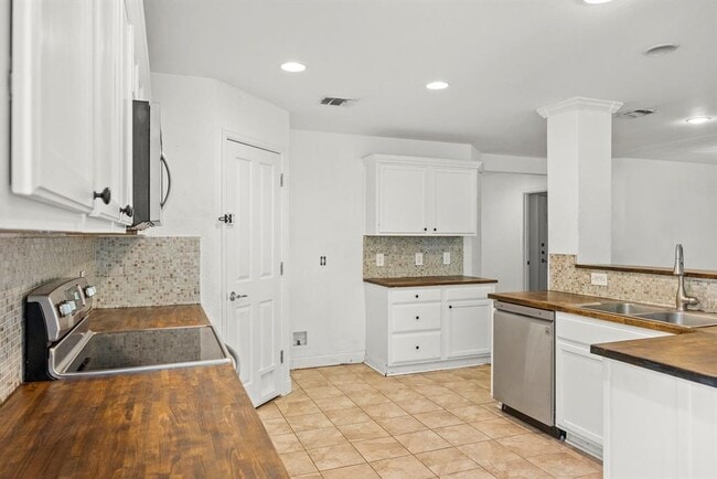 Building Photo - 789 Kingfisher Ln