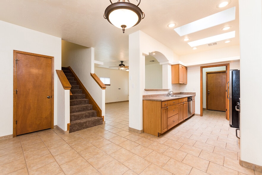 Building Photo - 2375 Saturn Cir