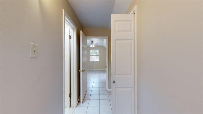Building Photo - 1002 Hardwood Ln