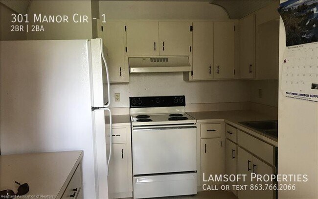 Building Photo - 301 Manor Cir