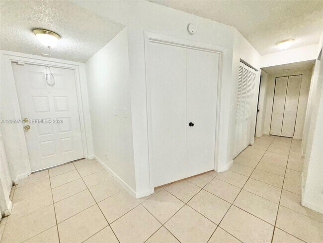 Building Photo - 9755 Westview Dr