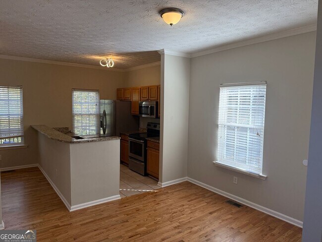 Building Photo - 27 Montgomery St NE