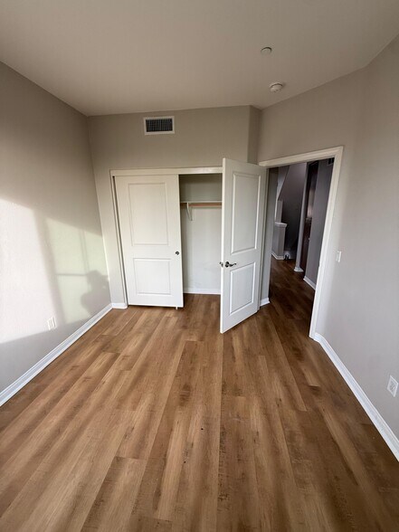 1st bedroom - 335 N Fenimore Ave