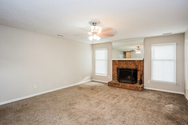 Building Photo - 2328 Torrington Ln