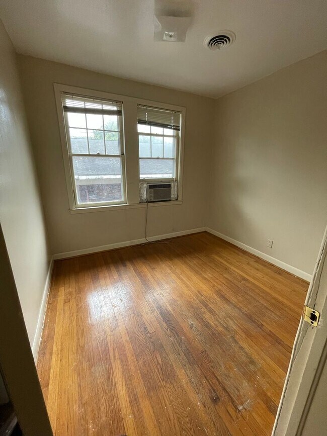 Building Photo - 3bd/1.5 bath located in University Hill- ***COMING IN JUNE***