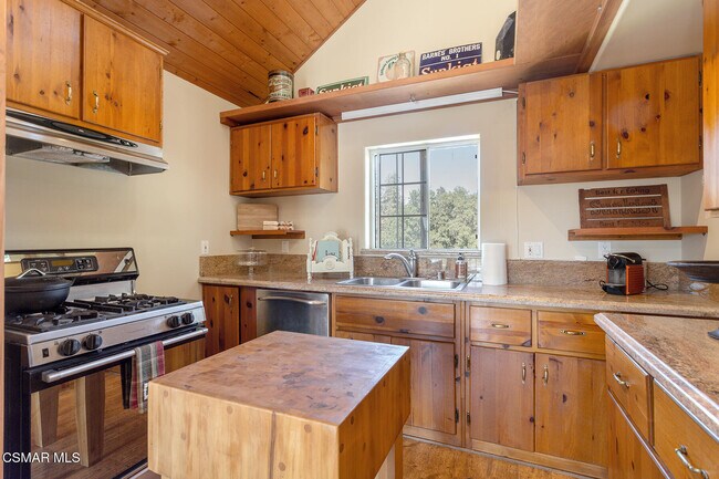 Building Photo - 1052 Hacienda Dr