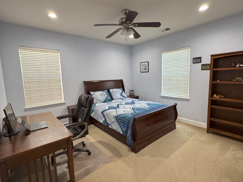Building Photo - 2901 Embleton Ln