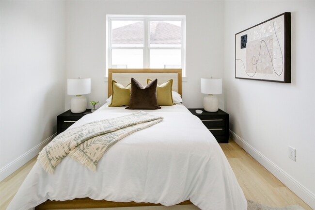 Building Photo - 1214 W 24th St