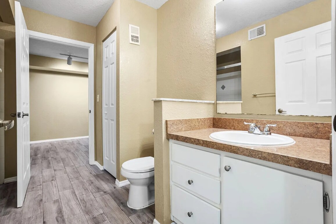 Building Photo - 826 Camargo Way