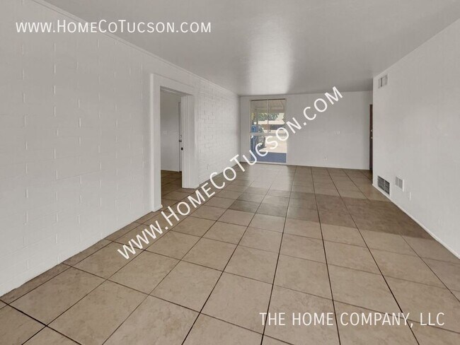 Building Photo - 3966 E Sylvane Dr